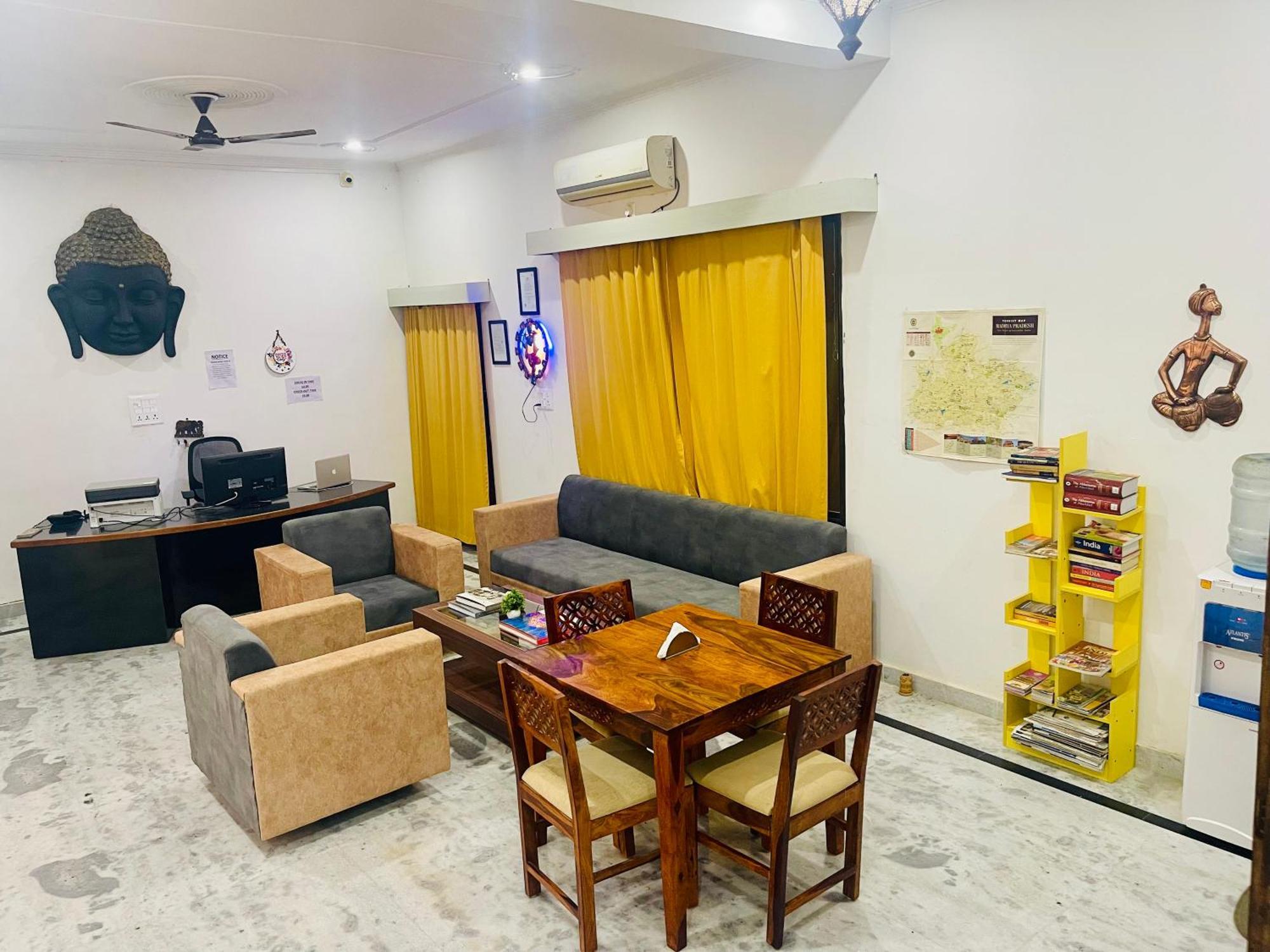 La Curcuma Luxury Homestay Кхаджурахо Экстерьер фото